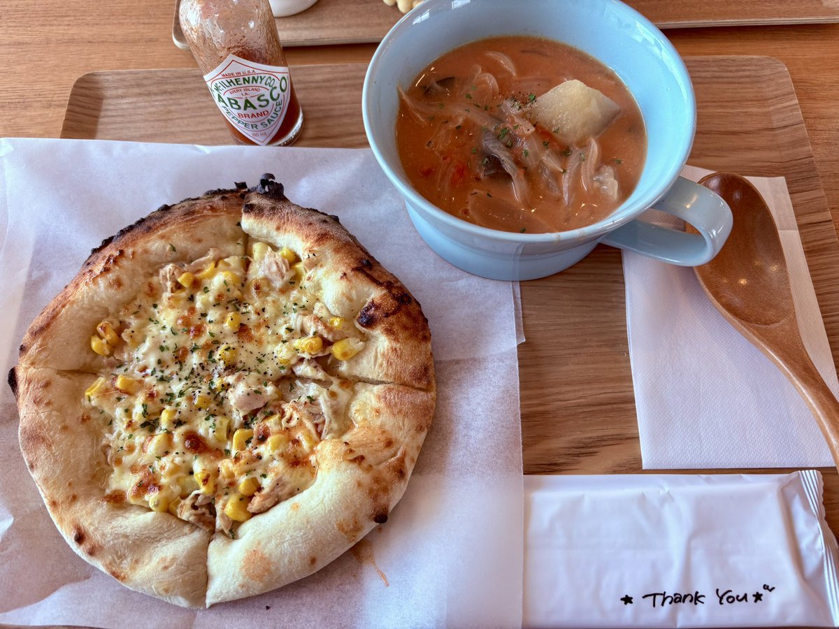 uxtupii's tweet image. 新潟西蒲区の
#キリカフェジェラート  行ってきた！

めちゃおしゃれなカフェ！

ピザは焼きたてモチモチ！
スープは野菜たっぷりで美味しい！
ジェラートはチョコレートにしました！