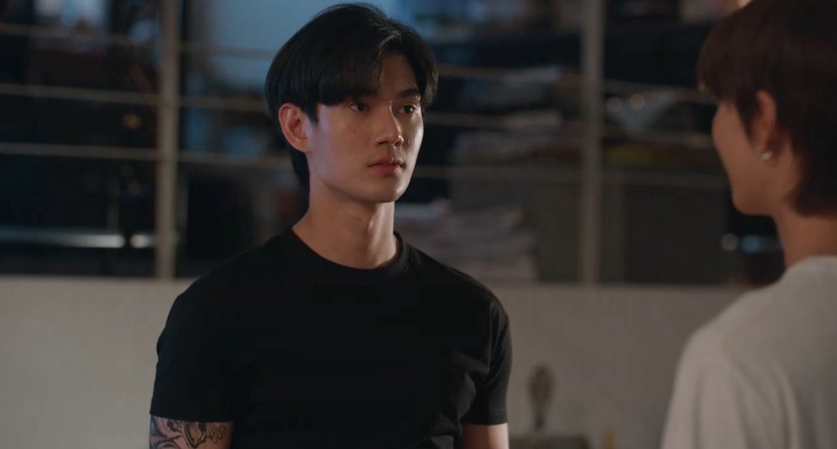 نظراته له بعد ما قال اسمه ؟؟؟