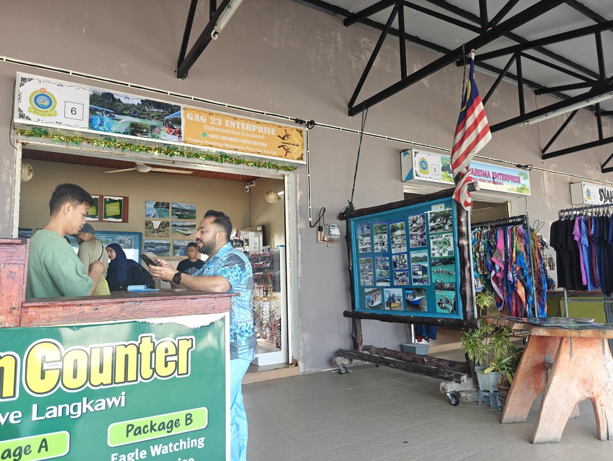 rizuan_1994's tweet photo. Welcome Mr Sunny kumar from India,coming on vacation with his family in Langkawi Island.have fun enjoying the beauty of the Langkawi Island and enjoying the best activities in Langkawi

#travellangkawi #tourguidelangkawi #drivelangkawi #letgolangkawi #tourlangkawi #langkawiisland https://t.co/zDx768dkXd