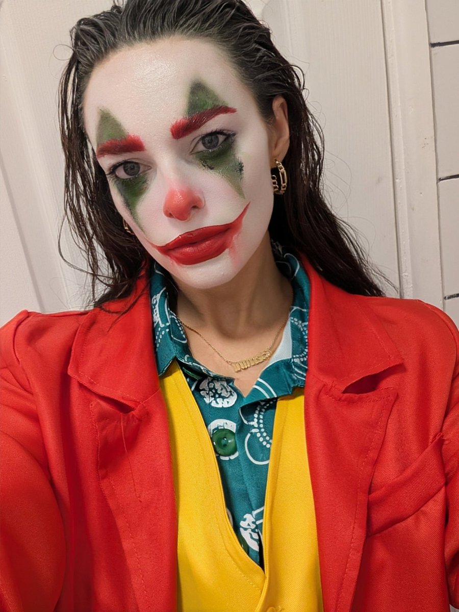 D a i s y 💙 tweet media