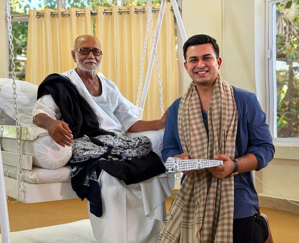 रामेश्वरम की पवित्र धरती पर मोरारी बापू के साथ आत्मा को छू लेने वाला Podcast… शब्द नहीं, अनुभव हैं ये।

#rameshwaram #moraribapu