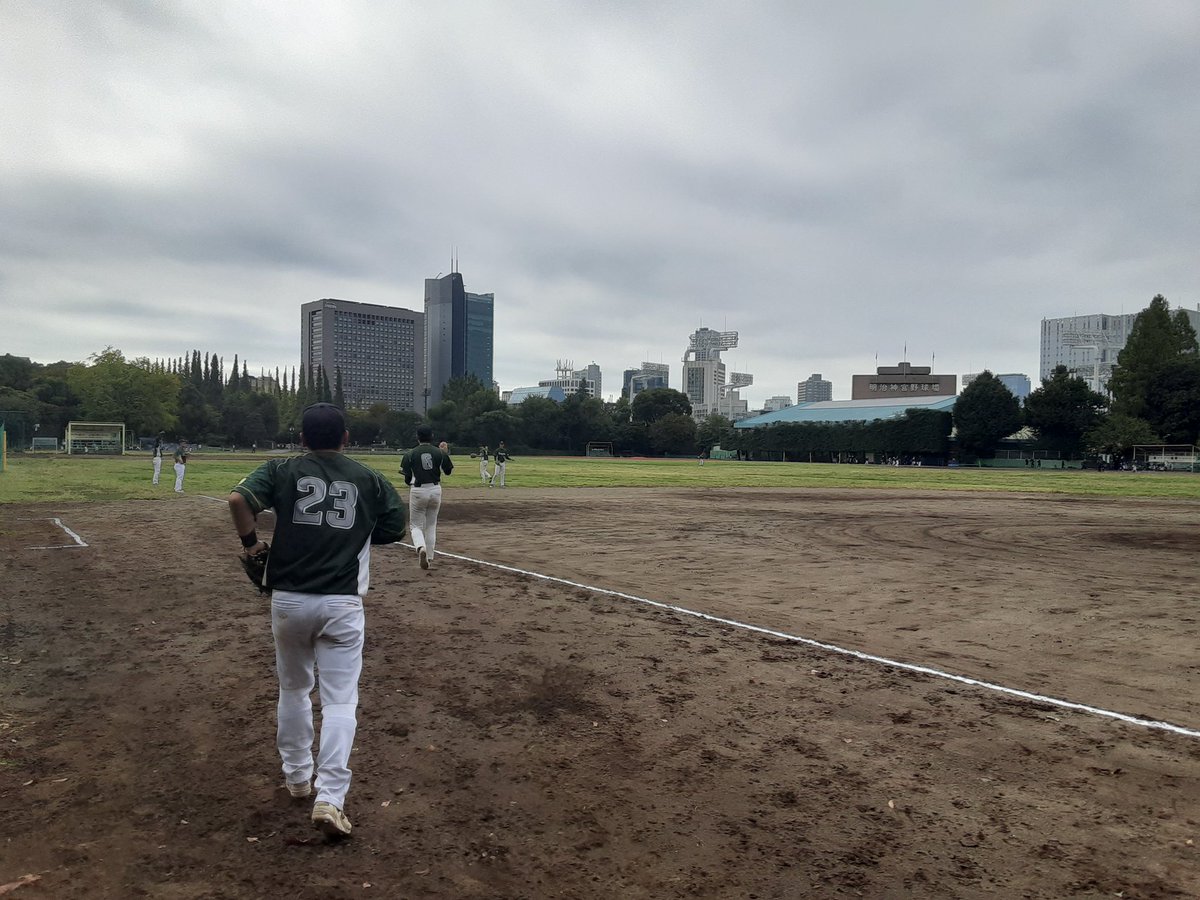 【活動報告】

10/12(日)　オープン戦　3-1　○勝利

10/19(日)　オープン戦　11-0　○勝利

10/26(日)　雨中止

大会が終わりOP戦と練習を重ねていますが攻守共に良い結果が出ています。
これから寒さで気温も下がりますが、一緒に打率も下げないように残り試合頑張りましょう。

#草野球 
#楽しい