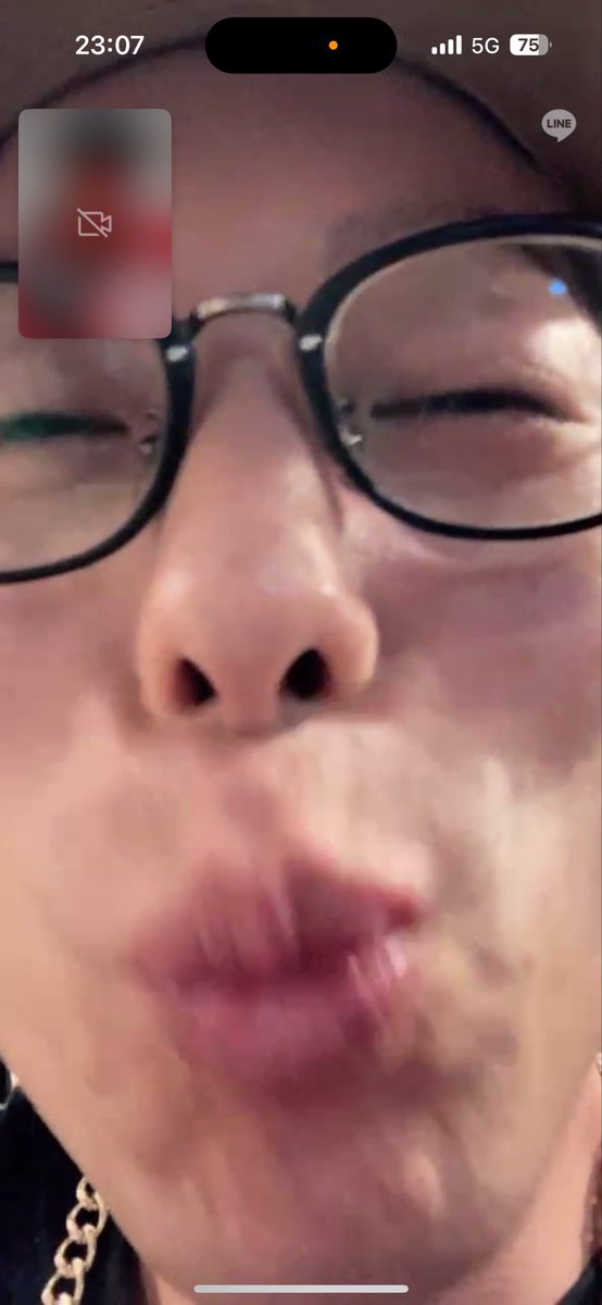 死んだ顔で松屋食べてたら終わってる奴から電話きた