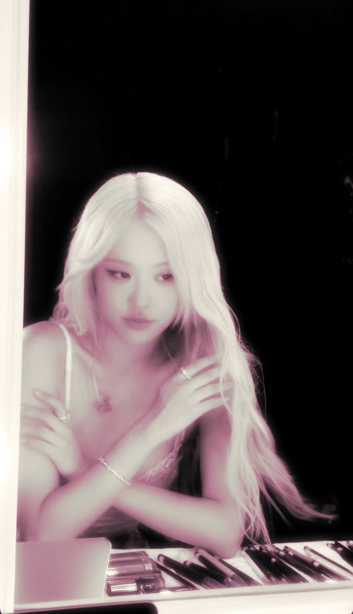 ˳ ݁. ݁ ,, ℛ𝙾𝚂𝓲𝙴 tweet media