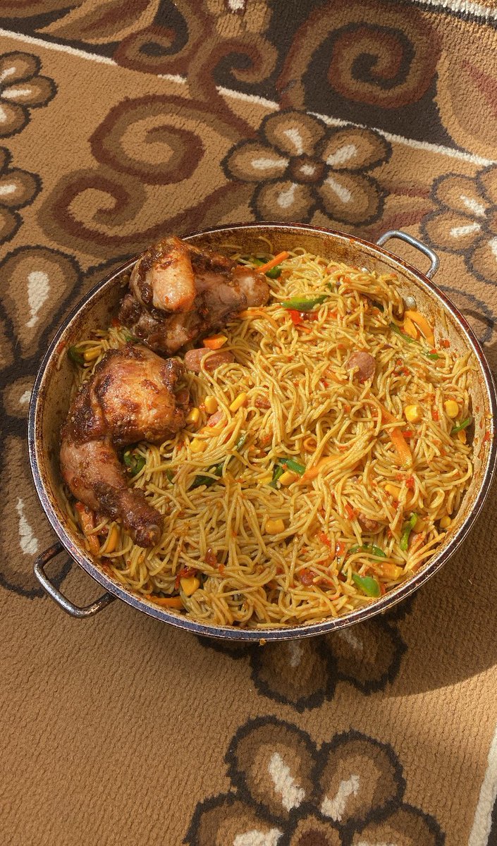 ameerahsunusi's tweet image. Customers suggesting for an addition to the menu , I bring you this mouthwatering pasta . 

Dan Allah retweet