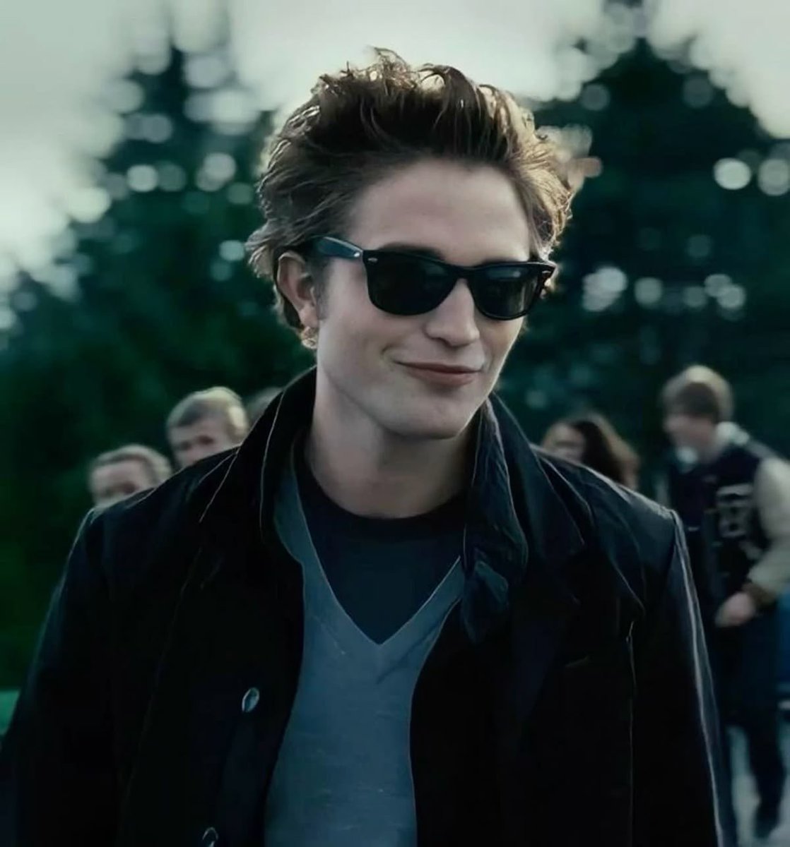 fantazio_ir's tweet image. شما وقتی می‌گید خون‌آشام، کدوم مد نظرتونه؟🤔