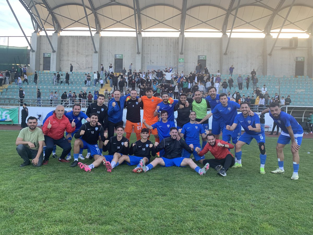 Maç sonucu: 
Sultanbeyli Belediyespor’umuz 4-1 Cumayeri Belediyespor 
Goller; 
⚽️ Onur Karavuş 4’
⚽️ Emirhan Çakır 21’ 32’
⚽️ Melih Kılıç 74’

#tebriklerbizimçocuklar #tebriklertakım #ayağınızasağlık #sultans #yeşilbeyaz 🟢⚪️