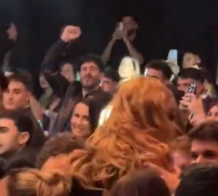 martin me conmueve tanto, se nota el amor que le tiene angela😭