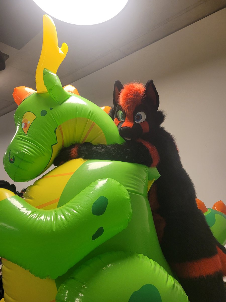 Big derg hug! #squeakysaturday 
📷: <a href="/SmilerWolf/">Charlie The Deer</a> 
🪡: <a href="/FoxKumo/">Kumo Fox</a>
University Society: <a href="/Staff_Furs/">Staf-fur-dshire Society</a>