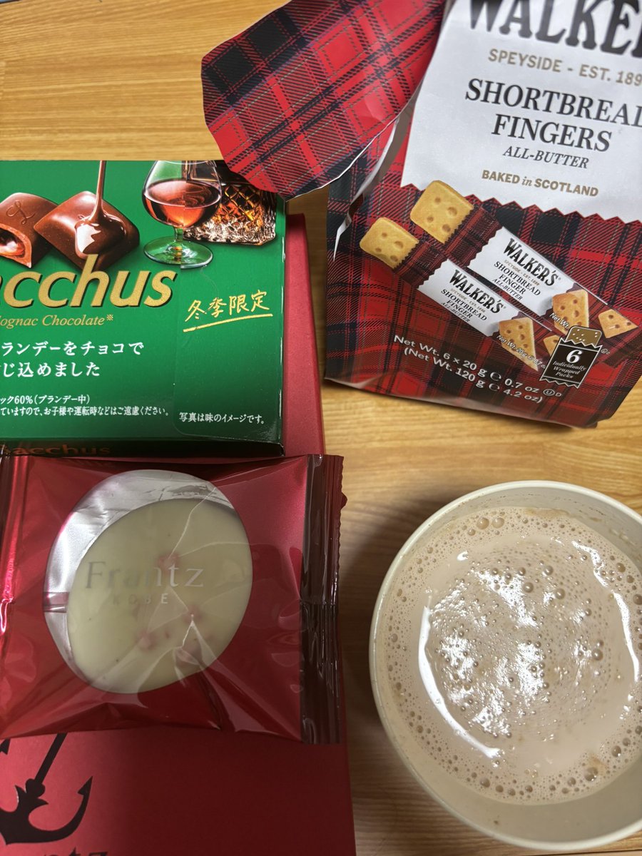 date_331's tweet photo. きもちがいいティータイム時間はこういうお菓子なんだよね https://t.co/2B5TmtWCWk