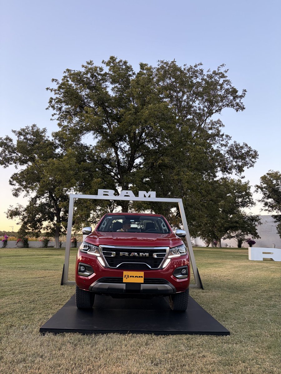 Raul_Curiel's tweet photo. ¡Es sábado y el coche lo sabe! Escucha la reseña de la #pruebademanejo de la semana a bordo de la hecha en México #RAM1200 BIGHORN 2026 @StellantisMX que rodamos por arterias de Saltillo, Coahuila. Sintoniza @MAXIMA1067FM #de9a11AM presentado por @Electrolit https://t.co/HLFXytGlp3