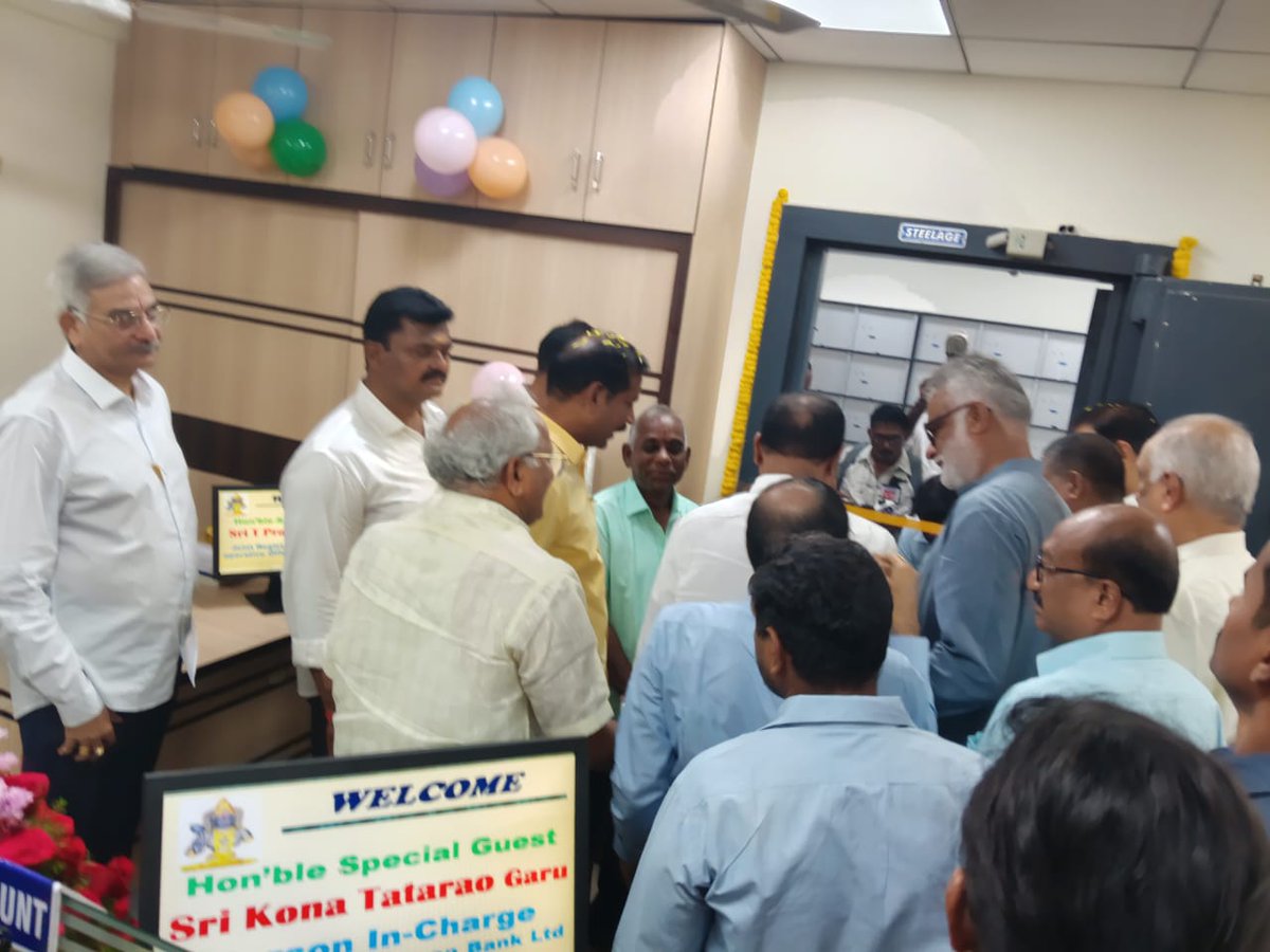 GAJUWAKA_JSP's tweet image. ఈరోజు తేదీ 01-11-2025 (శనివారం) కనకమహాలక్ష్మి కో-ఆపరేటివ్ బ్యాంక్ లిమిటెడ్ 37వ బ్రాంచ్ (షీలా నగర్) ప్రారంభోత్సవ కార్యక్రమం ఘనంగా జరిగింది. ఈ కార్యక్రమానికి ముఖ్య అతిథులుగా గౌరవ గాజువాక నియోజకవర్గ శాసనసభ్యులు మరియు తెలుగు దేశం పార్టీ రాష్ట్ర అధ్యక్షులు శ్రీ @Pallasrinivas4u గారు,…