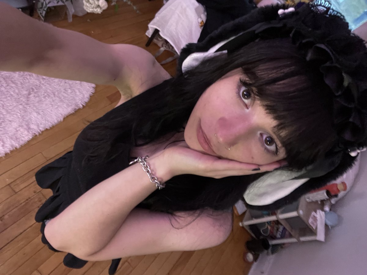 xdelphi__'s tweet image. i went as a lop bunny yesterday and i got asked if i was an elephant