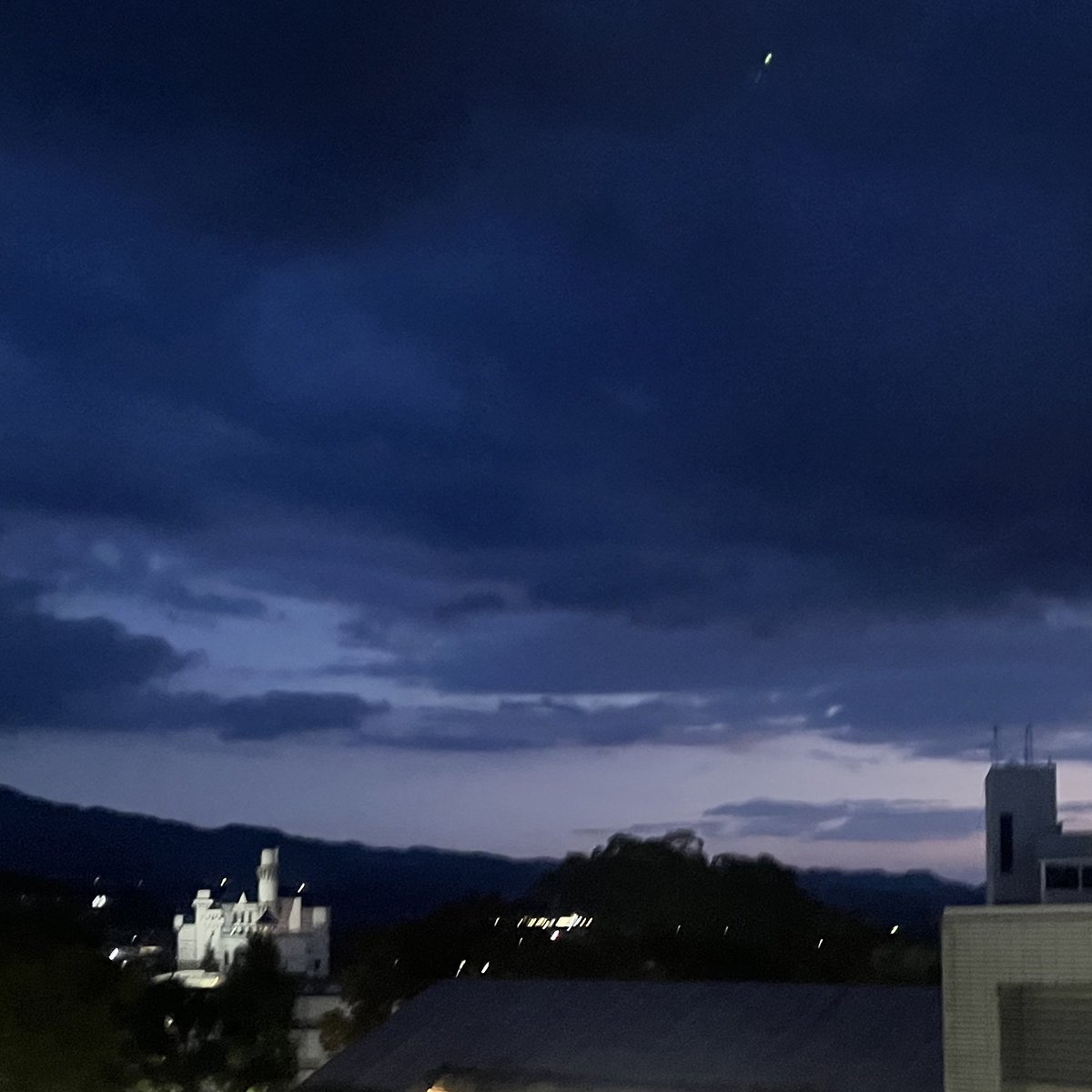 nyt_m0m0's tweet image. 明日からお祭りだ！やったーー！お祭り大好き！
パンフレット作ったんだよ〜🥹がんばったからそれも見てほしいし、落語ももちろん見てほしい🪭
私が出るのは明日【11月2日】の【落語の部】です！
待ってるからね！綺麗な空とかも見せてあげます！