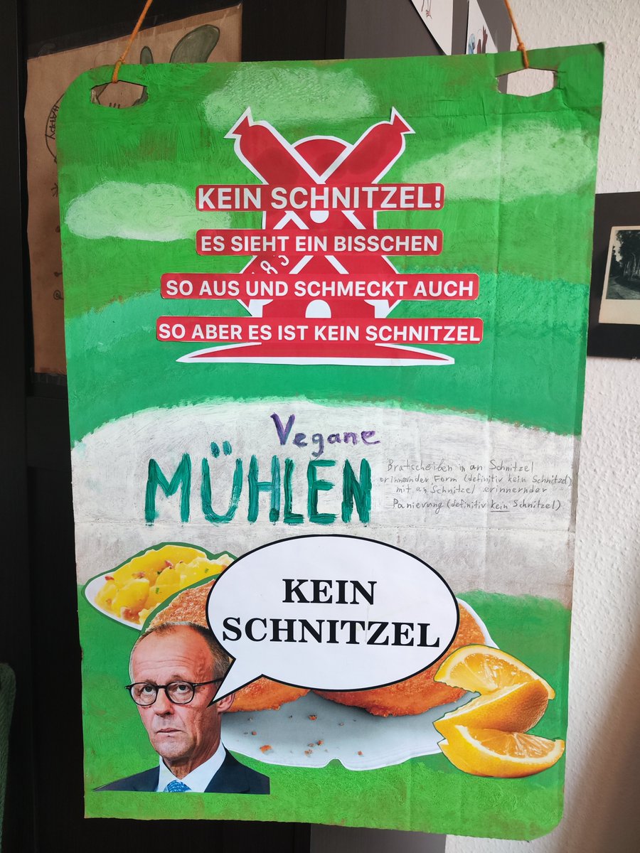 Migabaj's tweet photo. @elhotzo hab so eine Halloween-Kostümidee. Thoughts? https://t.co/Bn6SYrYWfF