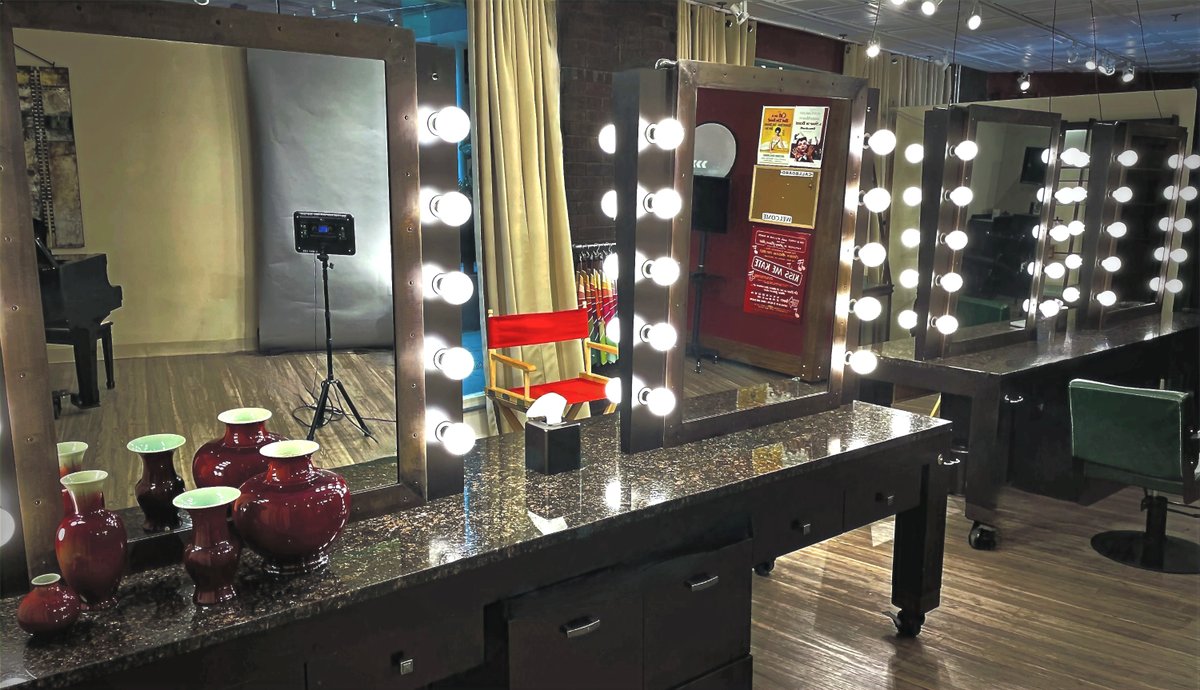 TheMakeoverGuy's tweet image. 🌟 Celebrate STEM Day by embracing innovation! At MAKEOVERGUY, we believe creativity in makeovers inspires personal growth for women. Discover how transformation reflects the art of innovation! 💖➡️ wix.to/jHSjIh8 #STEMDay #MakeoverMagic #WomenEmpowerment