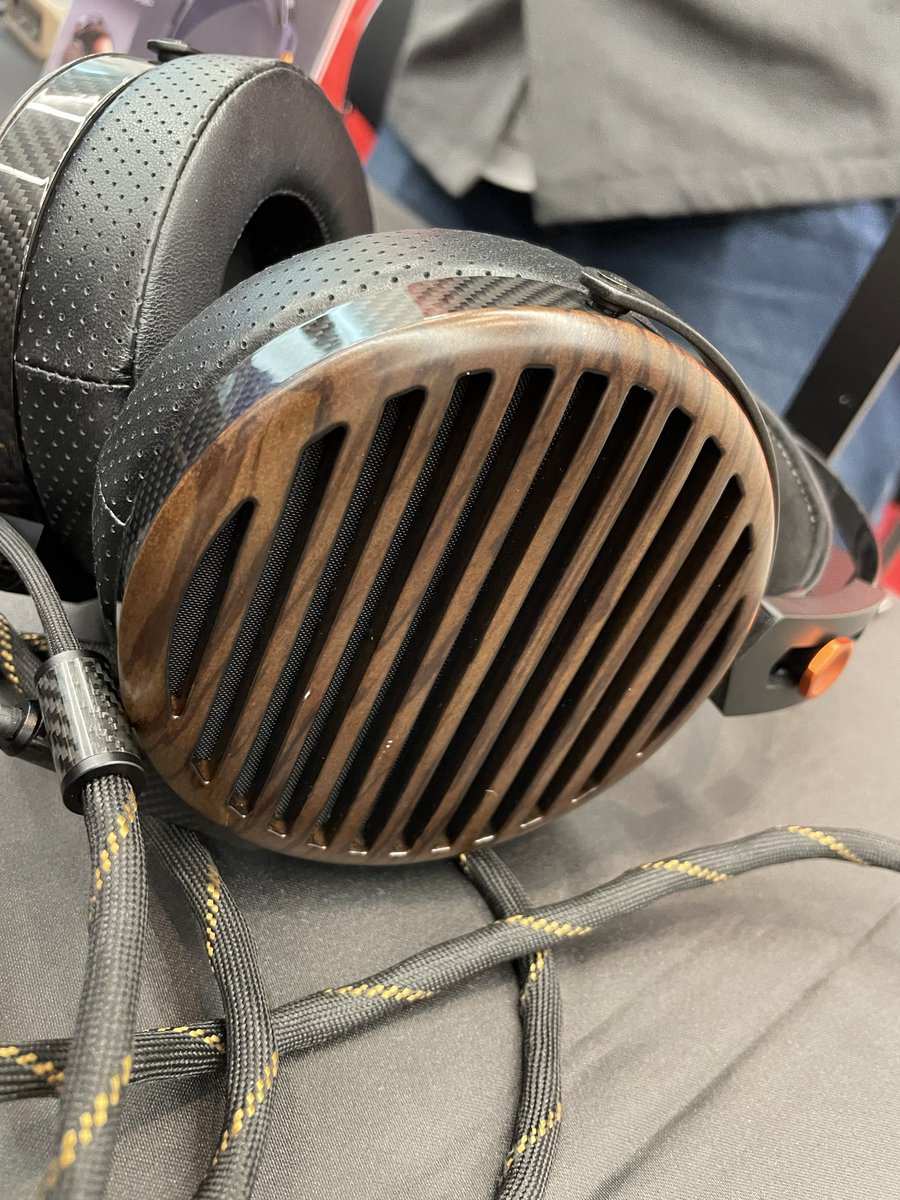 【ほぼ未使用】Fiio / FT7 ※パッケージダンボールに一部破損有 ほぼ未使用】FIIO / FT7 パッケージダンボールに一部破損有