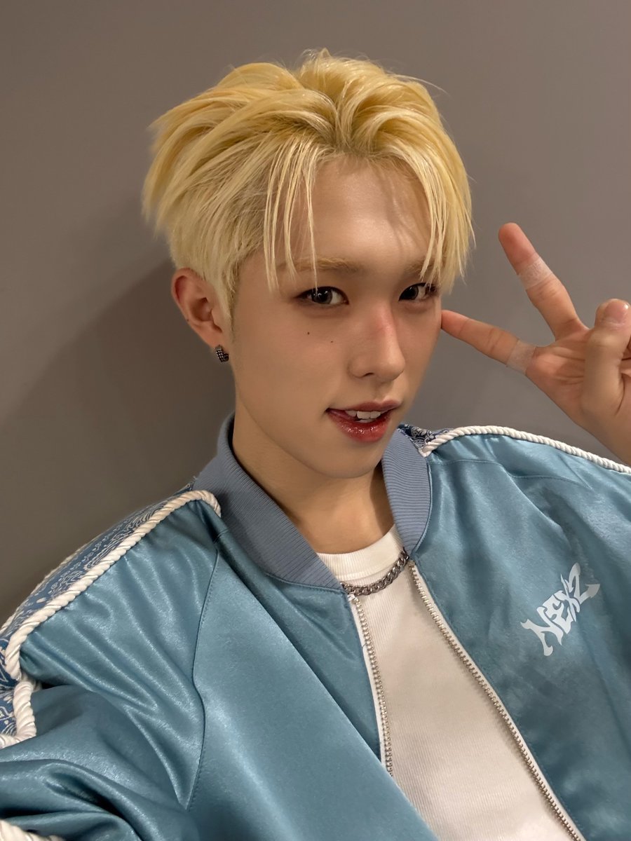 hyui_zone's tweet image. 🐿️🫧  [251101 10:44 PM KST]

I really like today’s pictures… so I’ll send them to you☺️

*📷
*📷

*sticker