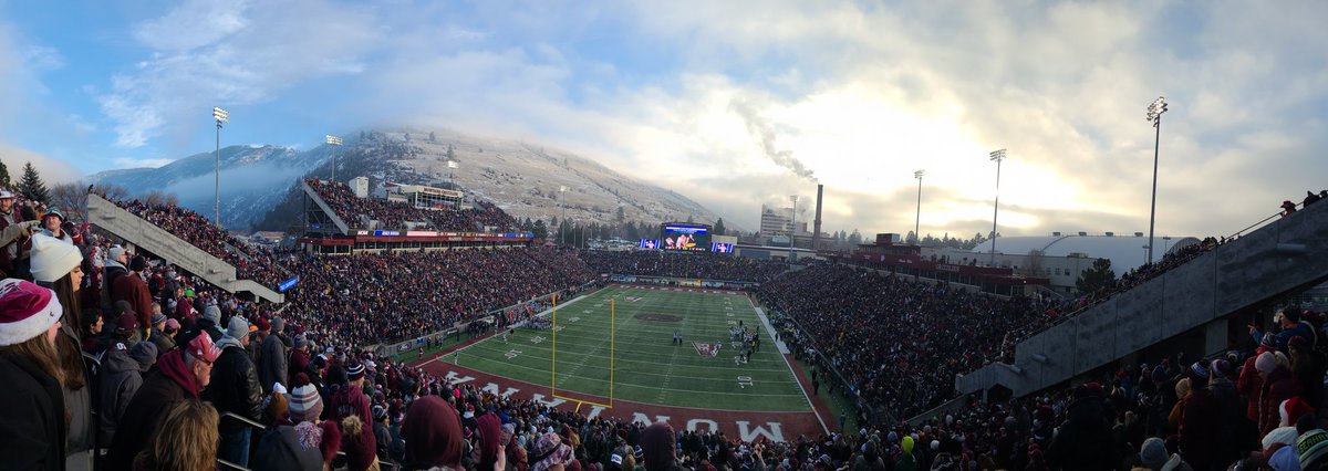 AkGriz's tweet photo. @LukeRouns I was there that game. It was amazing. https://t.co/NSSQo19dvr