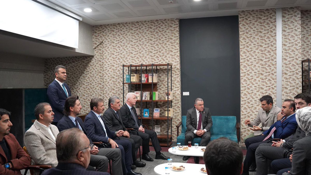 Bugün ilçemizde “T3 Vakfı DENEYAP Projesi” kapsamında düzenlenen mezuniyet törenine ev sahipliği yaparak
- T3 Vakfı Mütevelli Heyet Başkanı Sn Selçuk Bayraktar’ı
- Sanayi ve Teknoloji Bakanımız Sn Mehmet Fatih Kacır’ı
- Gençlik ve Spor Bakanımız Sn Osman Aşkın Bak’ı
misafir ettik