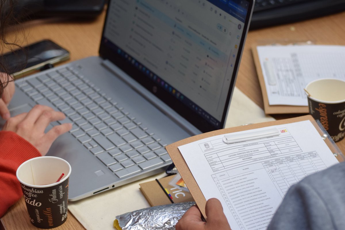 Ciberpazcolombi's tweet image. Más de 20.000 personas ya han hecho parte de las Hackatones de #CiberPaz en Colombia. 🇨🇴 
Hoy, Bogotá vibra con esa energía creativa que mezcla tecnología, arte, colaboración y esperanza.✌🏼