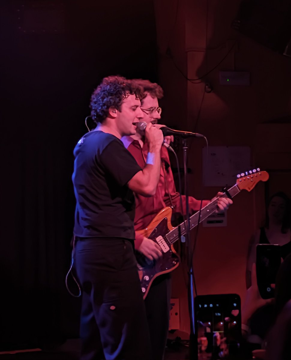 Conmigo <a href="/CalaVento/">Cala Vento</a> ❤️🫂❤️
<a href="/SalaElSol/">Sala El Sol</a>