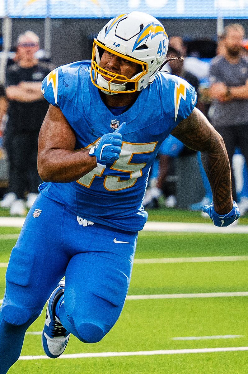 Stud young Chargers EDGE rusher Tuli Tuipulotu is tied SECOND in the NFL in pressures 🔥

The former second rounder out of USC has 42 of them, including 6 sacks 😤

#BoltUp #uscfb #FightOn #USB