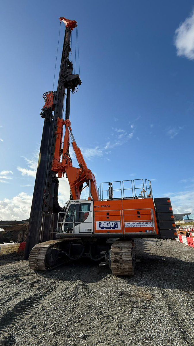 Our #RTG RG25S #FixedLeaderRig with MR100V02 #Vibrator installing 25 m long pairs of AZ26 #SheetPiles in East Anglia for VolkerGround Engineering 

Available for sale or hire nationwide with experienced operators from UK &amp; Ireland dealers <a href="/AGDEquipment/">AGDEquipment</a>