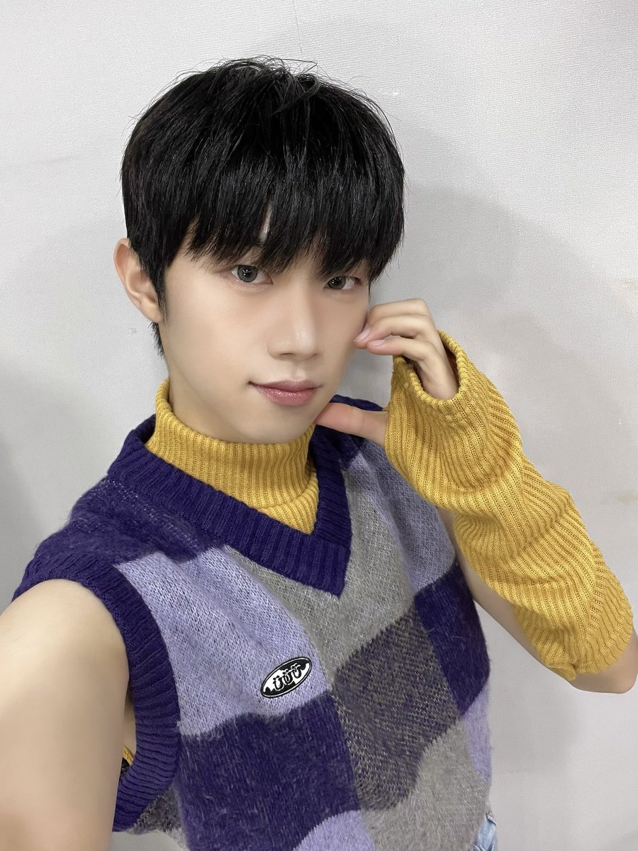 xikers_official's tweet photo. [#현우] 흑발 미스터리 😶‍🌫️😶‍🌫️😶‍🌫️
#xikers #싸이커스 https://t.co/z2hIOvs0RC