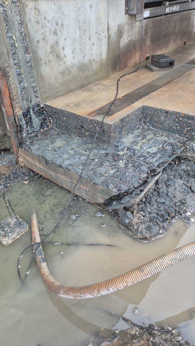 CHKBouwBV's tweet image. Afgelopen week zijn de palen geheid voor het laaddock bij @JansenTransport ook is het graafwerk gereed en zijn de palen en de laatste hakwerkzaam gereed om te kunnen starten met de bekisting. #mooiwark