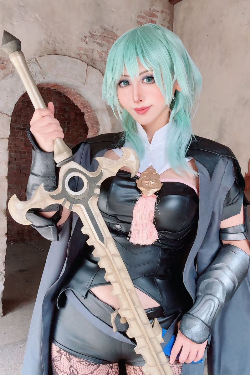 shio_ohayou's tweet image. 今日はFE風花雪月の金鹿あわせでベレスで参加しました🦌💛大本命金鹿、可愛い生徒のためにフォドラの夜明けをみんなで見たくて強強な先生にメイクやウィッグセットしてみました💪✨✨
とても幸せな時間を😍感謝‼️‼️‼️
 #天下の愉快な金鹿あわせ