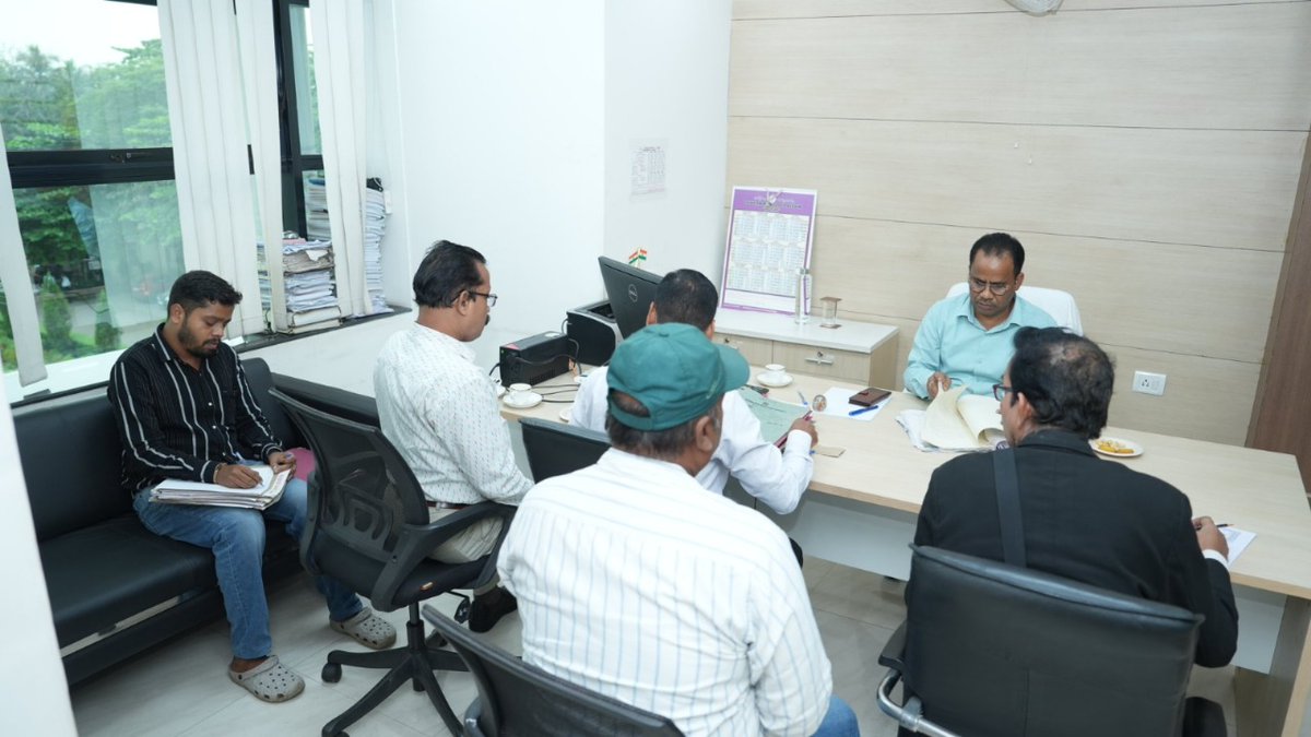 HUDDeptOdisha's tweet image. Empathy in Action: Strengthening Urban Governance for Every Citizen

Reinforcing its commitment to citizen-centric and empathetic governance, the Housing &amp;amp; Urban Development Department, Govt. of Odisha, organised a special Camp Court at UNNATI Bhawan under the leadership of Smt.…