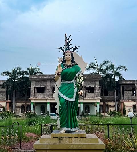 jayasarcasm4's tweet photo. Chhattisgarh’s quarter-century journey is a testament to its cultural grandeur and unwavering progress. May this Rajat Mahotsav herald an era of unparalleled prosperity. 
#छत्तीसगढ़राज्य https://t.co/rRH1yMwYmc