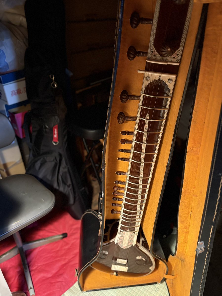 レフティーだったあのシタールが(ほぼ)左右反転して帰宅　すごすぎます　ほんとうにありがとう