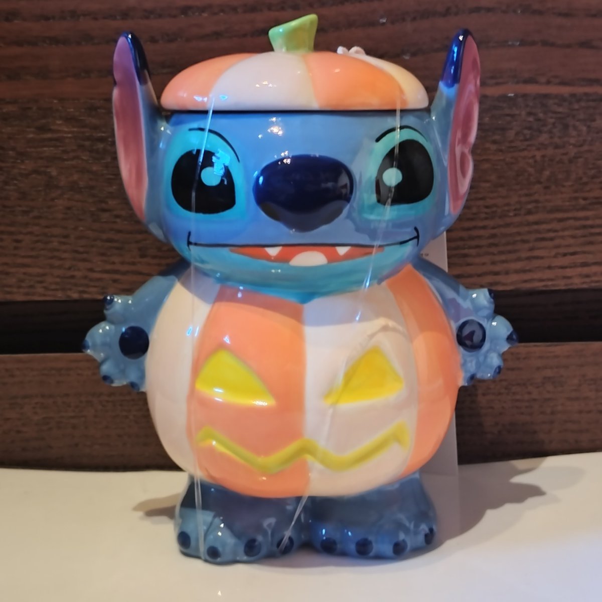 clear3st's tweet photo. Bought some New snacks to try out and also this cute Stitch Halloween candy jar for half price☺️🧡
#Halloween #Stitch #CandyJar #Irnbru #StrangerThings #JaffaCakes #PopTarts #Clear3stSpy https://t.co/YSY7emVegN