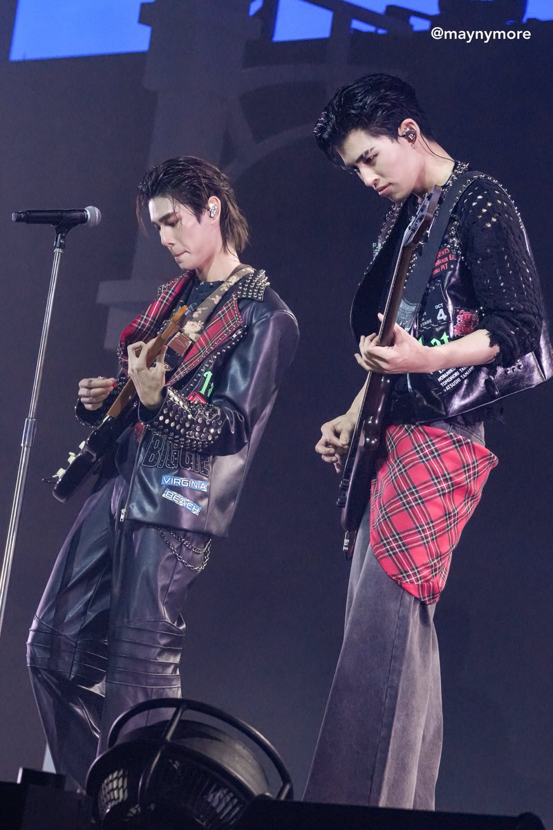 มือกีต้าร์มือเบสสุดหล่อ🎸🎸

PONDPHUWIN JOURNEY CONTINUES

#PondPhuwinFanconD2
#ปอนด์ภูวินทร์ #PondPhuwin 
#ppnaravit #phuwintang
<a href="/phuwintang/">phuwintang</a> <a href="/ppnaravit/">ppnaravit</a>