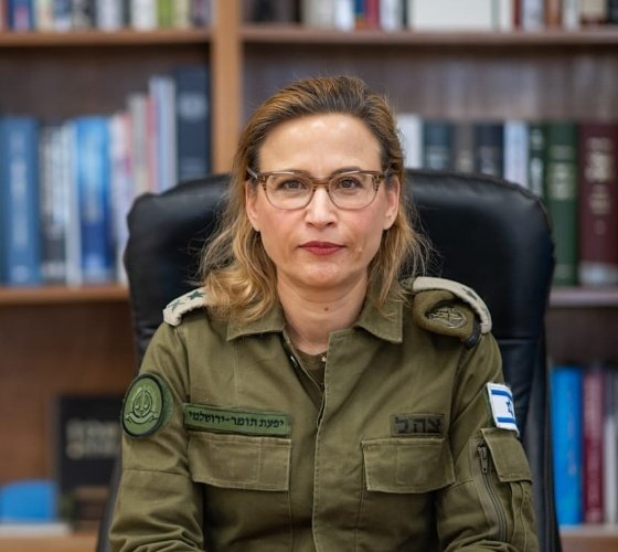 הפצרית היא הגיבורה שלי!
🔸️כל הדיון סביב ההדלפה, שמנוהל על ידי הפשיסטים דרך קרנפי התקשורת, מפספס את הנקודה החשובה ביותר באירוע הזה: הסיבה שבגינה היא חשה שהיא חייבת לעשות מעשה.
🔸️נדמה לי שאפשר להסכים על כך שהאלופה והמשפטנית יפעת תומר-ירושלמי, ידעה בזמן אמת שבהדלפת סרטון, שבו