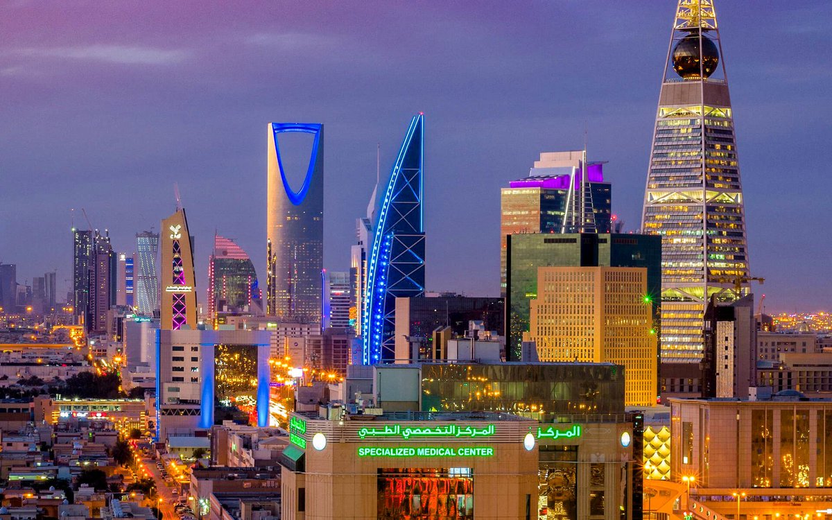 I'm in Saudi Arabia on stage at the FII Institute talking about what it takes to rapidly scale your startup.  

Great speakers here, including Google Chairman Eric Schmidt,  Snapchat founder Evan Spiegel, Ray Dalio,  Peter H. Diamandis, Jamie Dimon, Facebook co-founder Eduardo