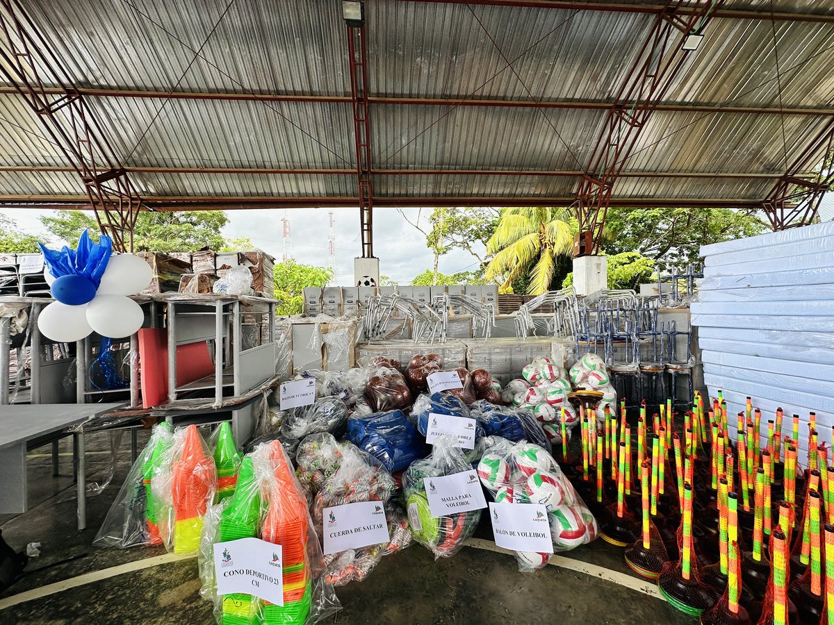 rap_amazonia1's tweet image. Finalizamos la entrega de mobiliario escolar en los municipios de Solano, Solita y Valparaíso, como parte del proyecto de fortalecimiento de los ambientes #educativos rurales, que beneficia a seis municipios del Caquetá y contempla la entrega de más de 3.000 elementos.