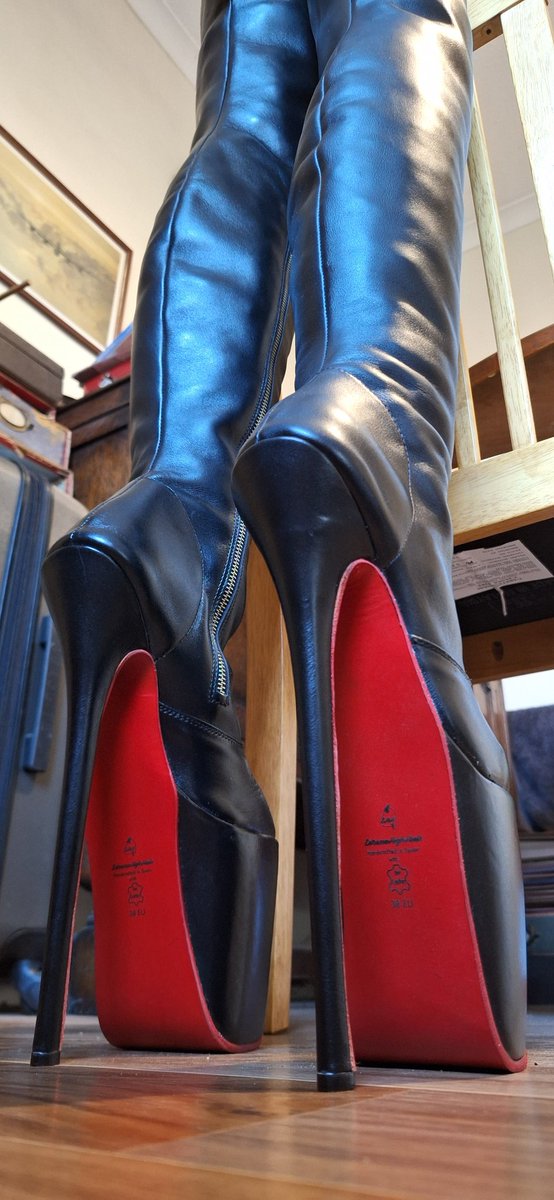 Exquisite. 
I'm totally in love ❤️🖤