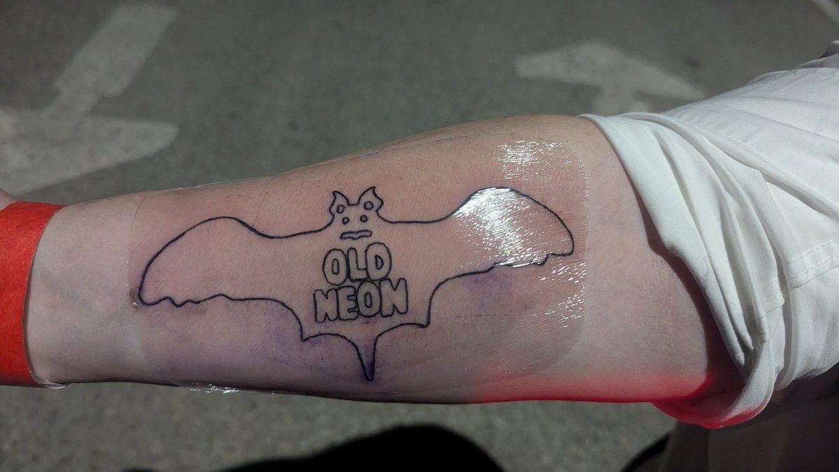 Thank you <a href="/oldneonmusic/">Old Neon</a> for the third of hopefully many incredible Halloween shows, and the second pop punk drag show 🐝 my third tattoo and first band tattoo, I'm so so so fucking happy I got to do this 🫡🫡🫡