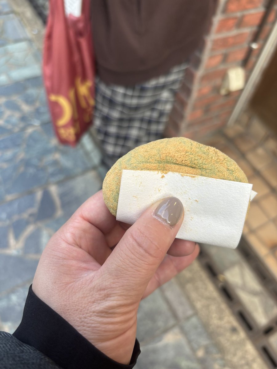 81aki's tweet photo. ライブに来たのに、
奈良と言えばおしゃ亀と言うことで昼もずいぶん過ぎた時間にお昼ご飯としてガッツリ食べてから高速餅も頂いたお陰でライブ後も全くお腹が空きませんでした笑 https://t.co/UFDMxM6nbq