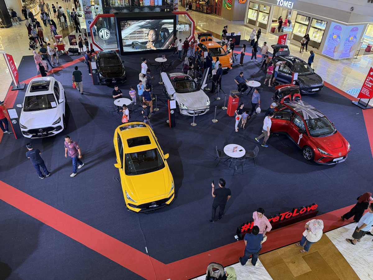 foreverjudge7's tweet image. Banyak promo kereta kat IOI Putrajaya.

🚗 Proton e.MAS, BYD dan MG Motor

#ioi #putrajaya #proton #byd #mgmotor