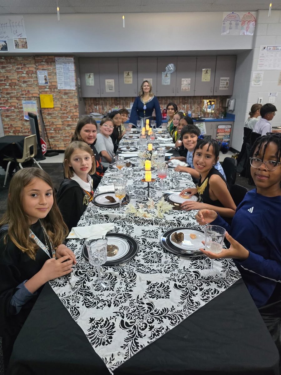 Midland_ISD's tweet image. Check out this #StudentExperience at Bush Elementary! Their 5th grade students demonstrated the Renaissance Noble Arts of Etiquette, Discourse, and Dining Protocol through a grand luncheon!

Special thanks to Ray&apos;s Italian Bistro and Fazoli&apos;s for donating the food and to parents…