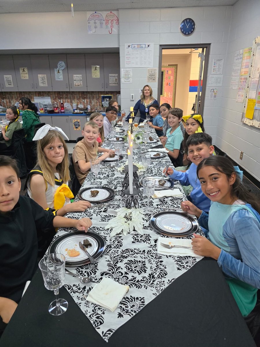 Midland_ISD's tweet image. Check out this #StudentExperience at Bush Elementary! Their 5th grade students demonstrated the Renaissance Noble Arts of Etiquette, Discourse, and Dining Protocol through a grand luncheon!

Special thanks to Ray&apos;s Italian Bistro and Fazoli&apos;s for donating the food and to parents…