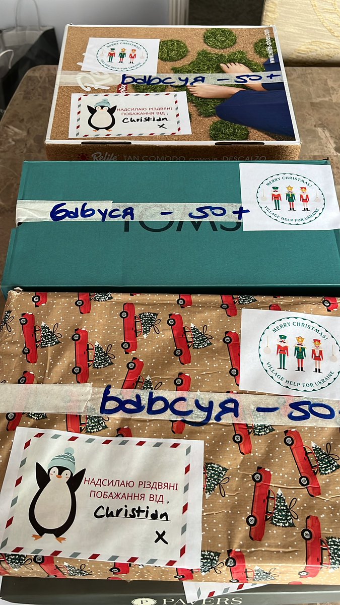 hannah_1973's tweet image. So far, we’ve managed to make up over 100 shoebox gifts with more coming from local groups and individuals over the next few days 🎁🎄🎅🏼
The boxes are for children of all ages and will passed to @Doshka_F @Bf_ghost_ua @frontlinekit @HugsUkraine and the Social Care team via…