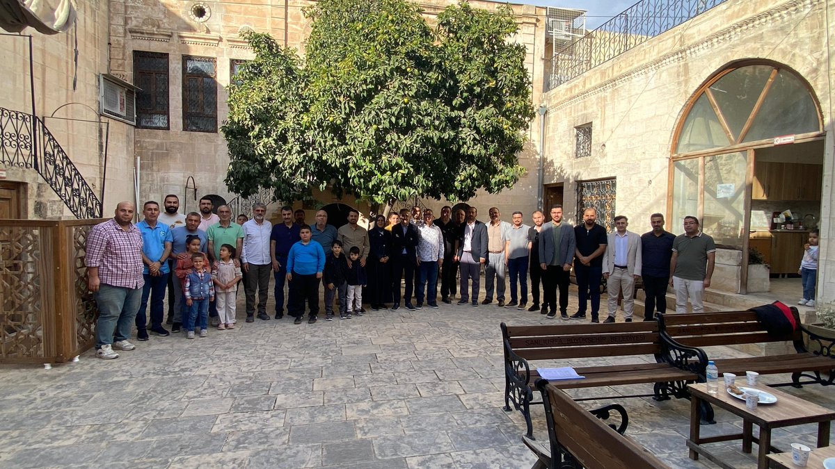 İlim Sanat Merkezimizde 
"Şehir Sohbetleri"nin konuğu;
Av.Dr.M.Lamih Çelik idi.
"Ailenin Korunmasında Hukukun Rolü"
konulu sohbeti için hocamıza ve katkı sunan herkese teşekkürler...
#UrfaİlimSanatMerkezi
#şehirsohbetleri