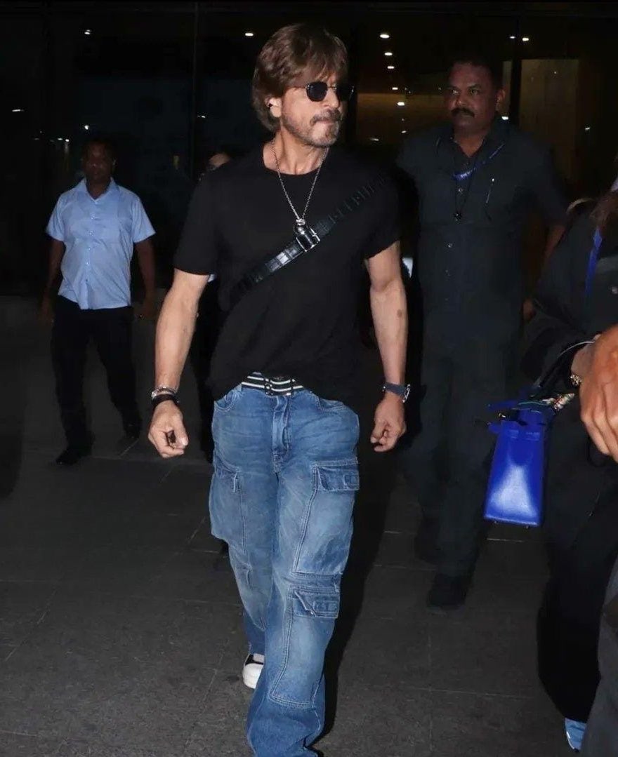 SRKTonyStark07's tweet image. SRK has best filmography in Indian cinema. All his recent release movies are going housefull, and audiences are celebrating his old movies like festivals, even after so many years.

@iamsrk #ShahRukhKhan ❤️
#HappyBirthdaySRK