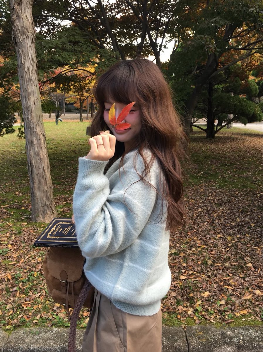 폭닥가디건의 계절 .... 진짜 가을의 의인화 아니신지 🍂