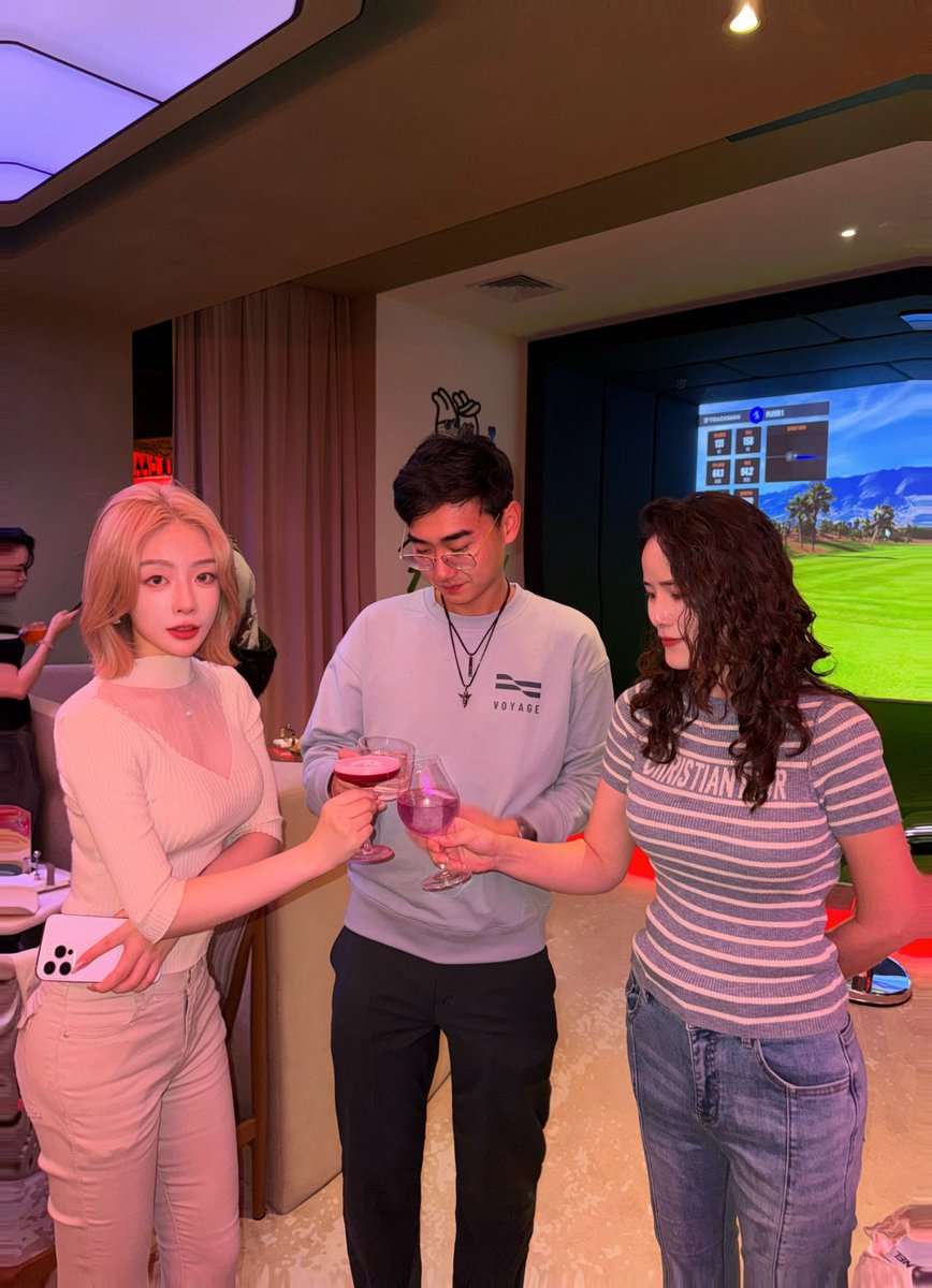 Cheers tonight <a href="/onvoyage_ai/">Voyage</a>